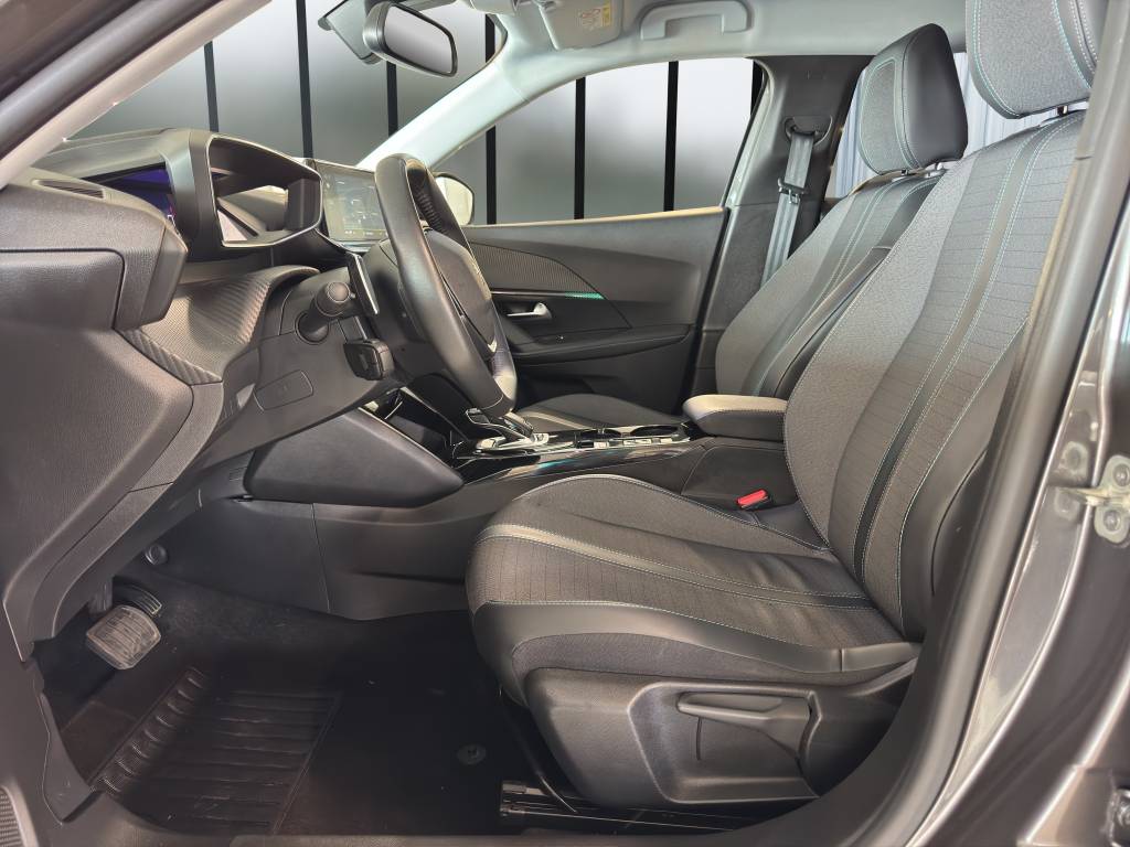 PEUGEOT 2008 1.2 PureTech Allure Pack EAT8-image-7