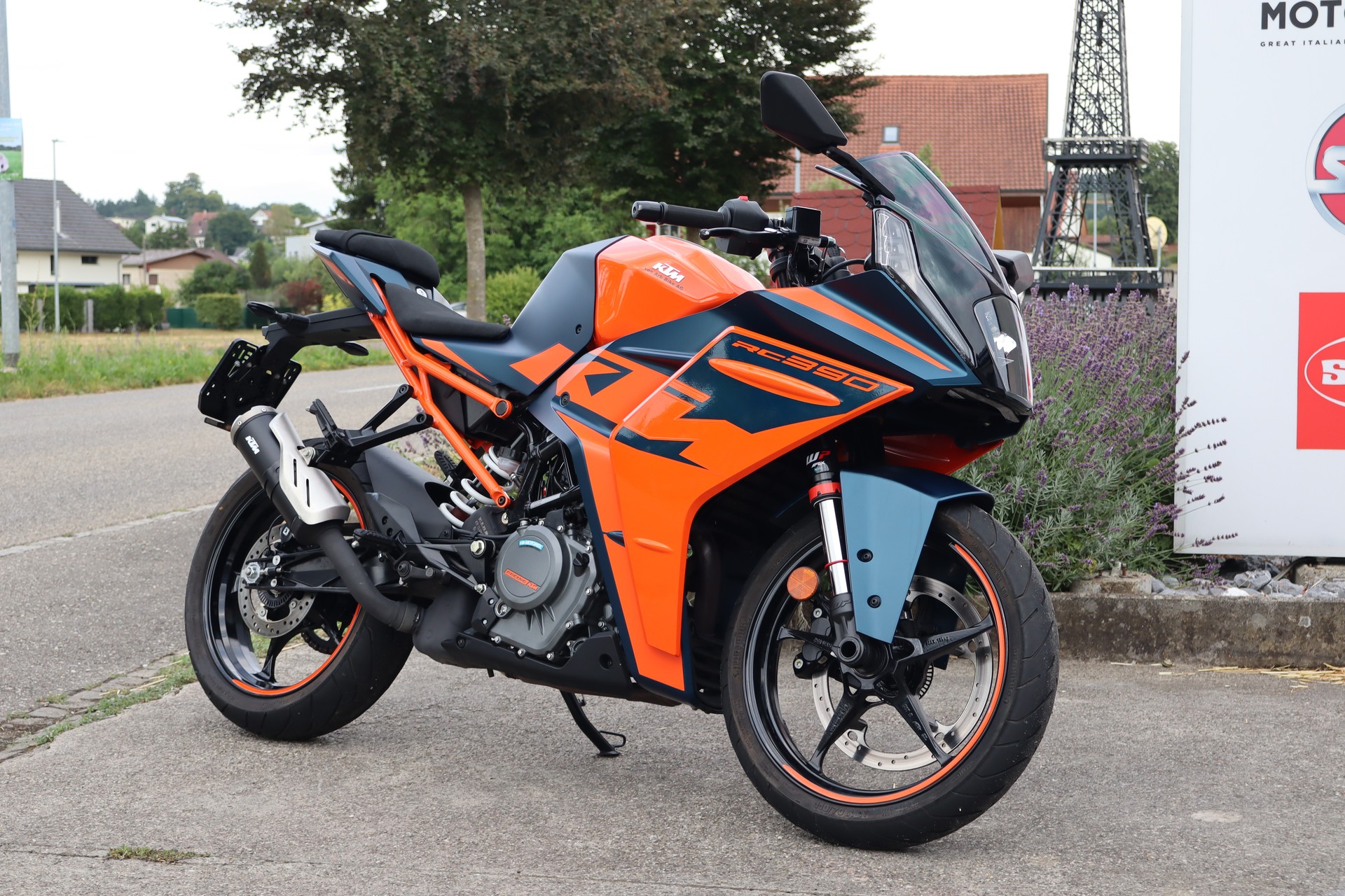 KTM RC 390 ABS-showroom-element-1
