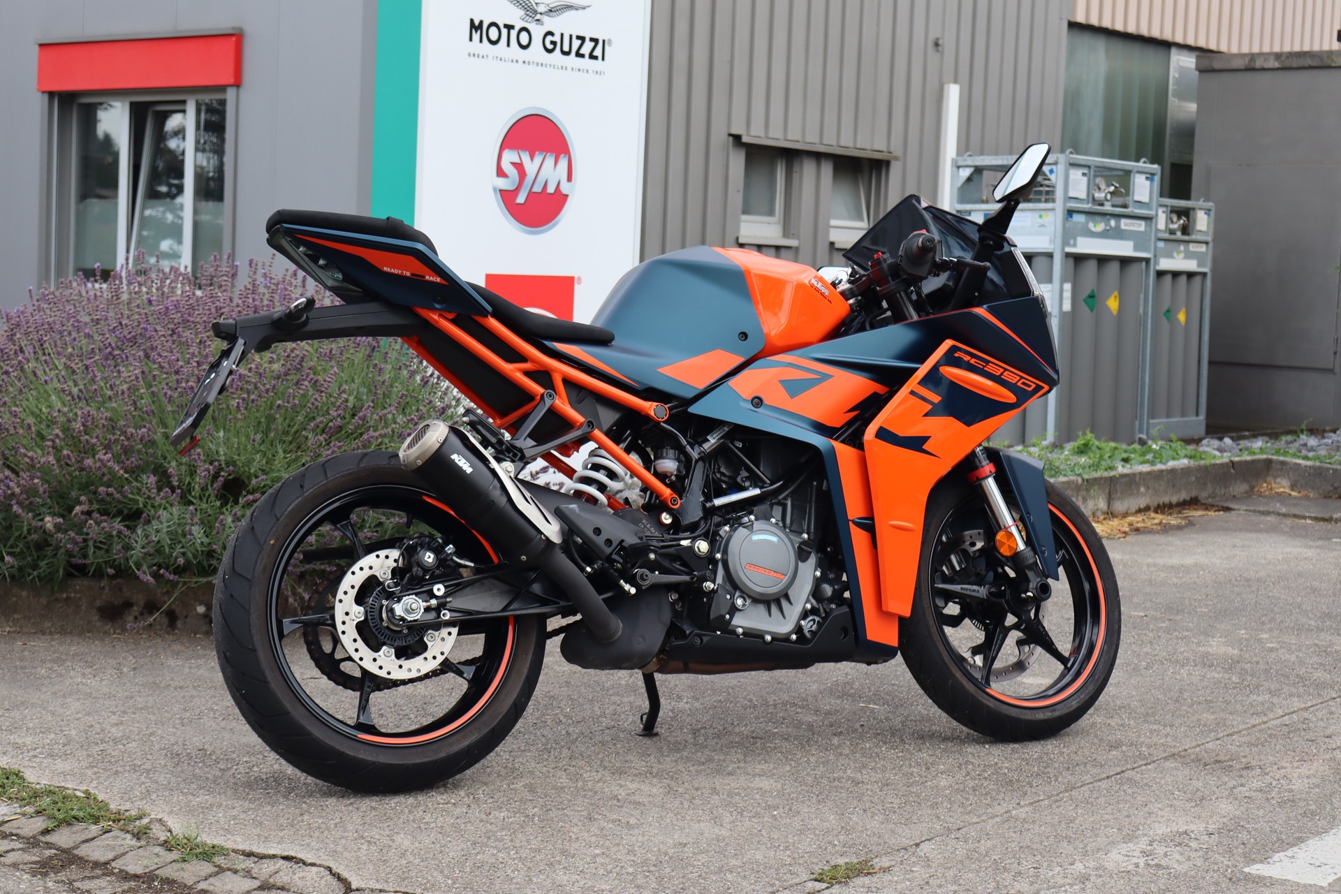 KTM RC 390 ABS-showroom-element-2