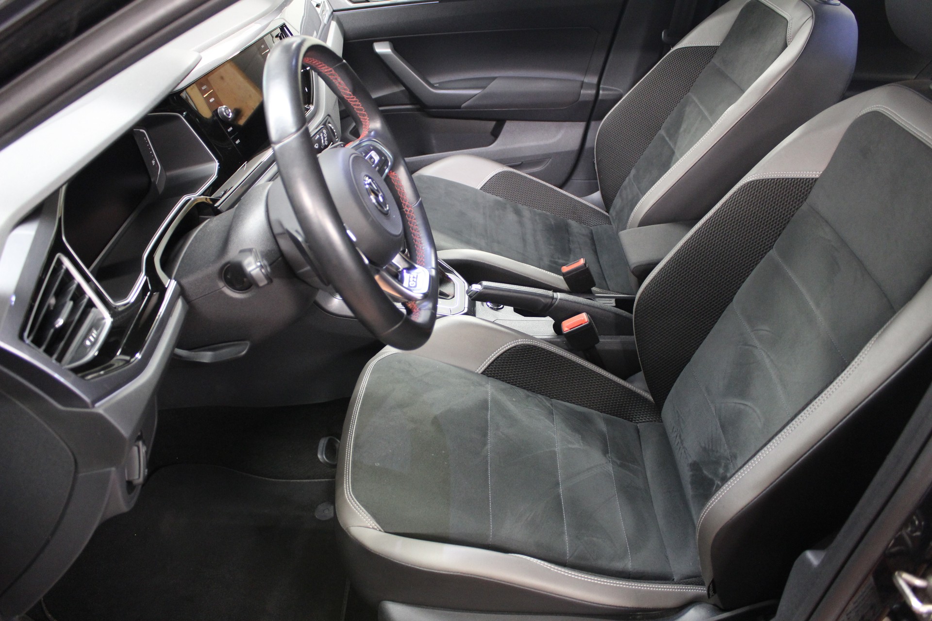 VW Polo 2.0 TSI GTI DSG-image-8