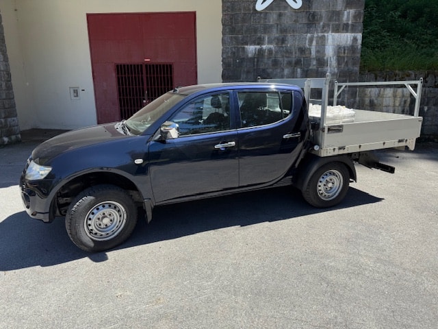 MITSUBISHI L 200 2.5 DID Invite Double Cab-image-0