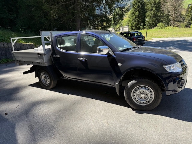 MITSUBISHI L 200 2.5 DID Invite Double Cab-image-1