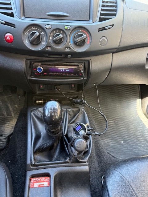MITSUBISHI L 200 2.5 DID Invite Double Cab-image-7