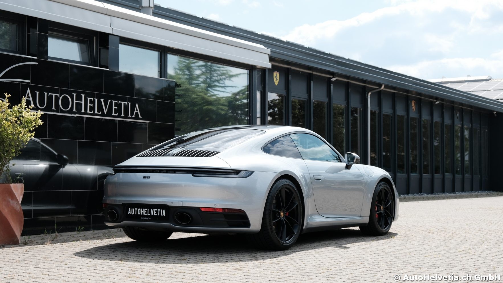 PORSCHE 911 Carrera 4S-image-4