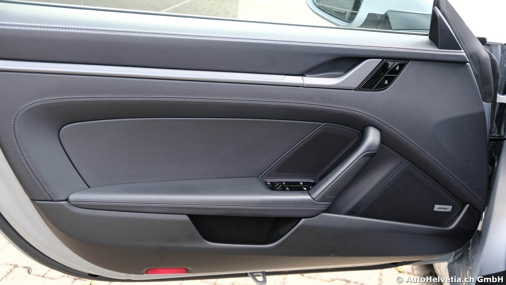 PORSCHE 911 Carrera 4S-image-16