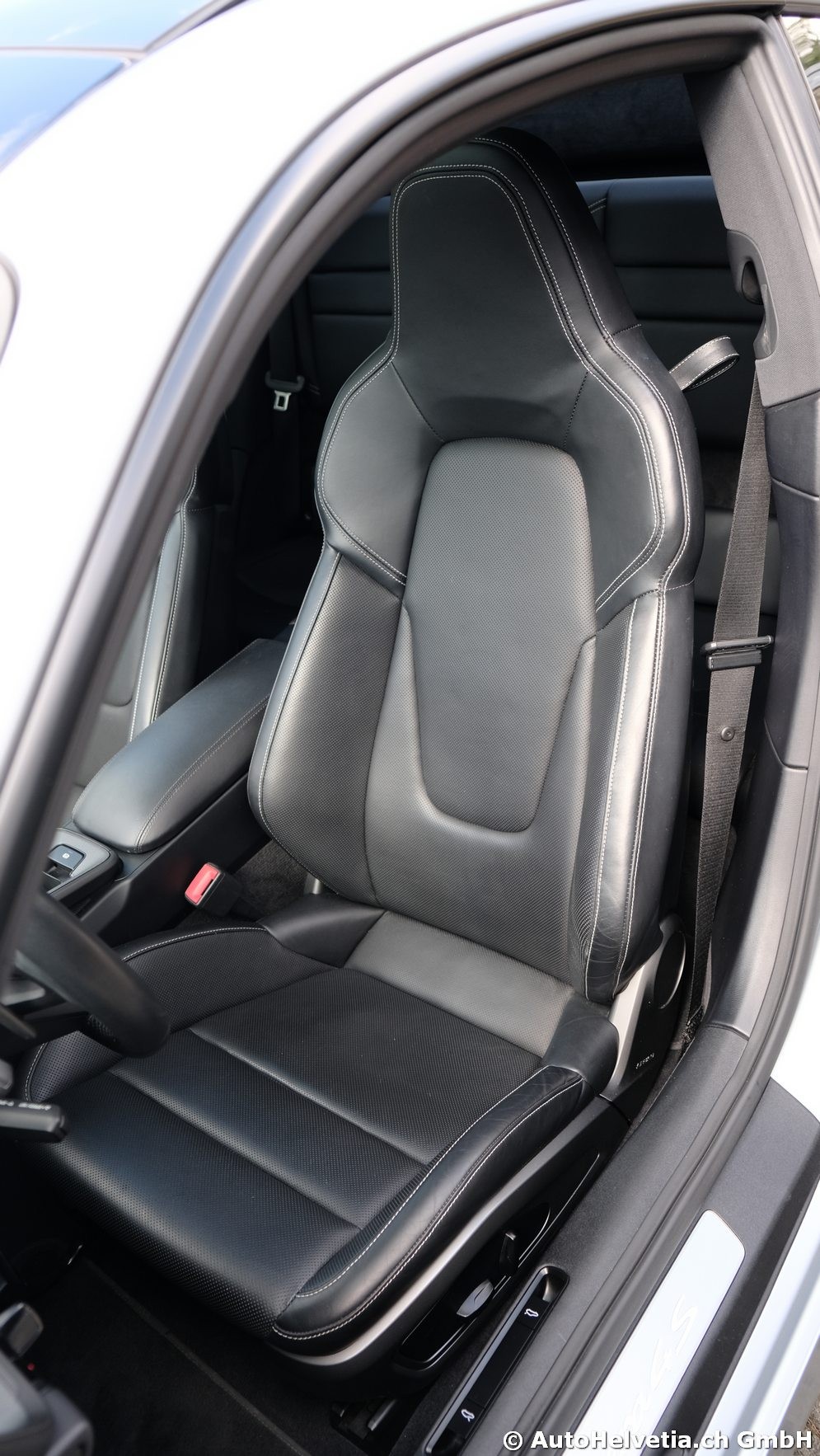 PORSCHE 911 Carrera 4S-image-14