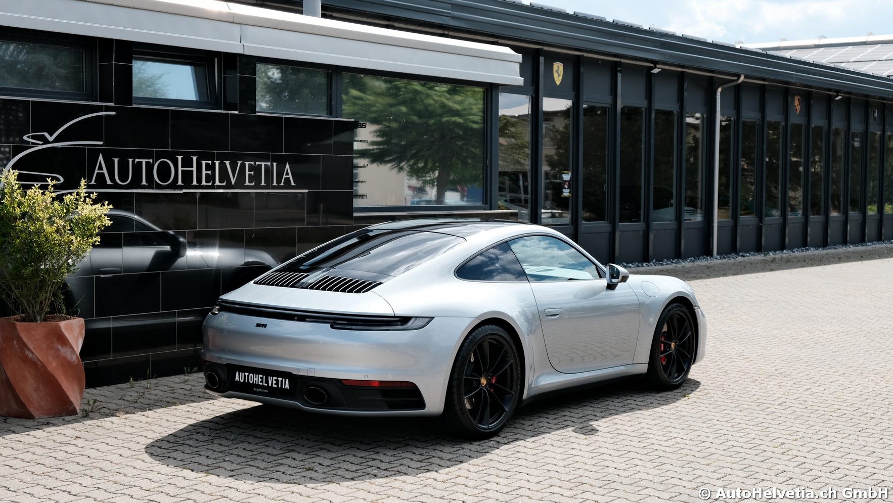 PORSCHE 911 Carrera 4S-image-19