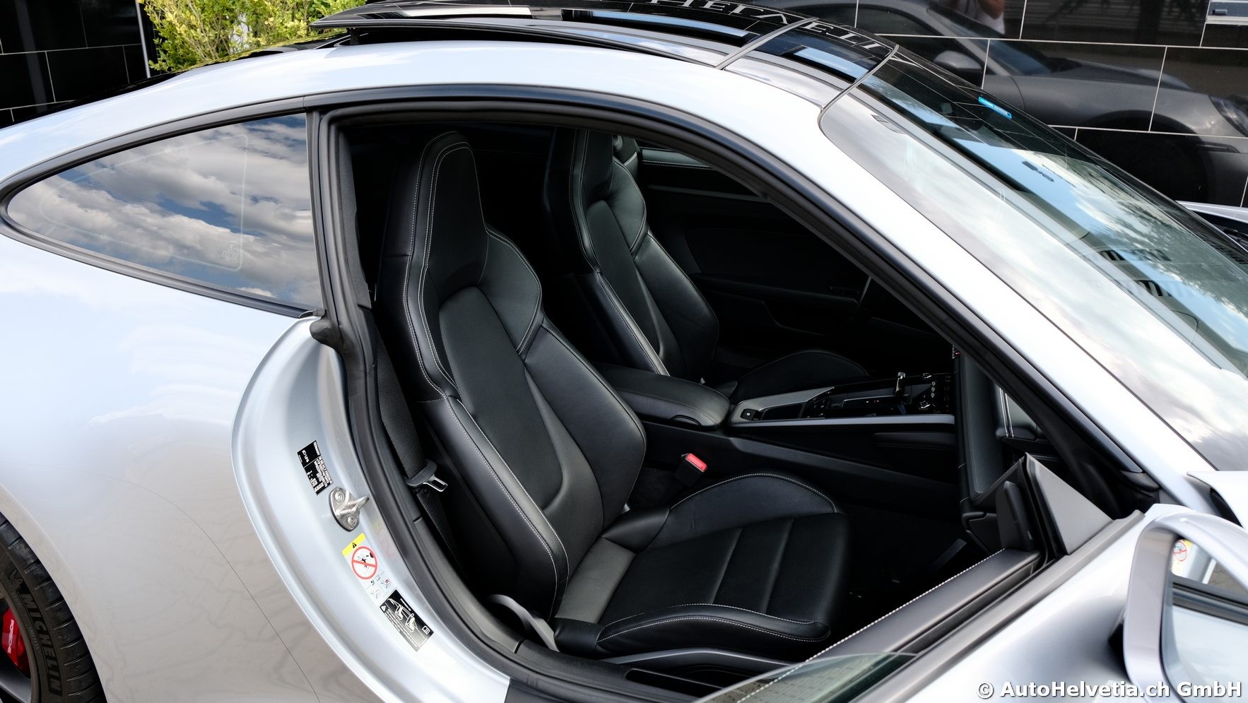 PORSCHE 911 Carrera 4S-image-13