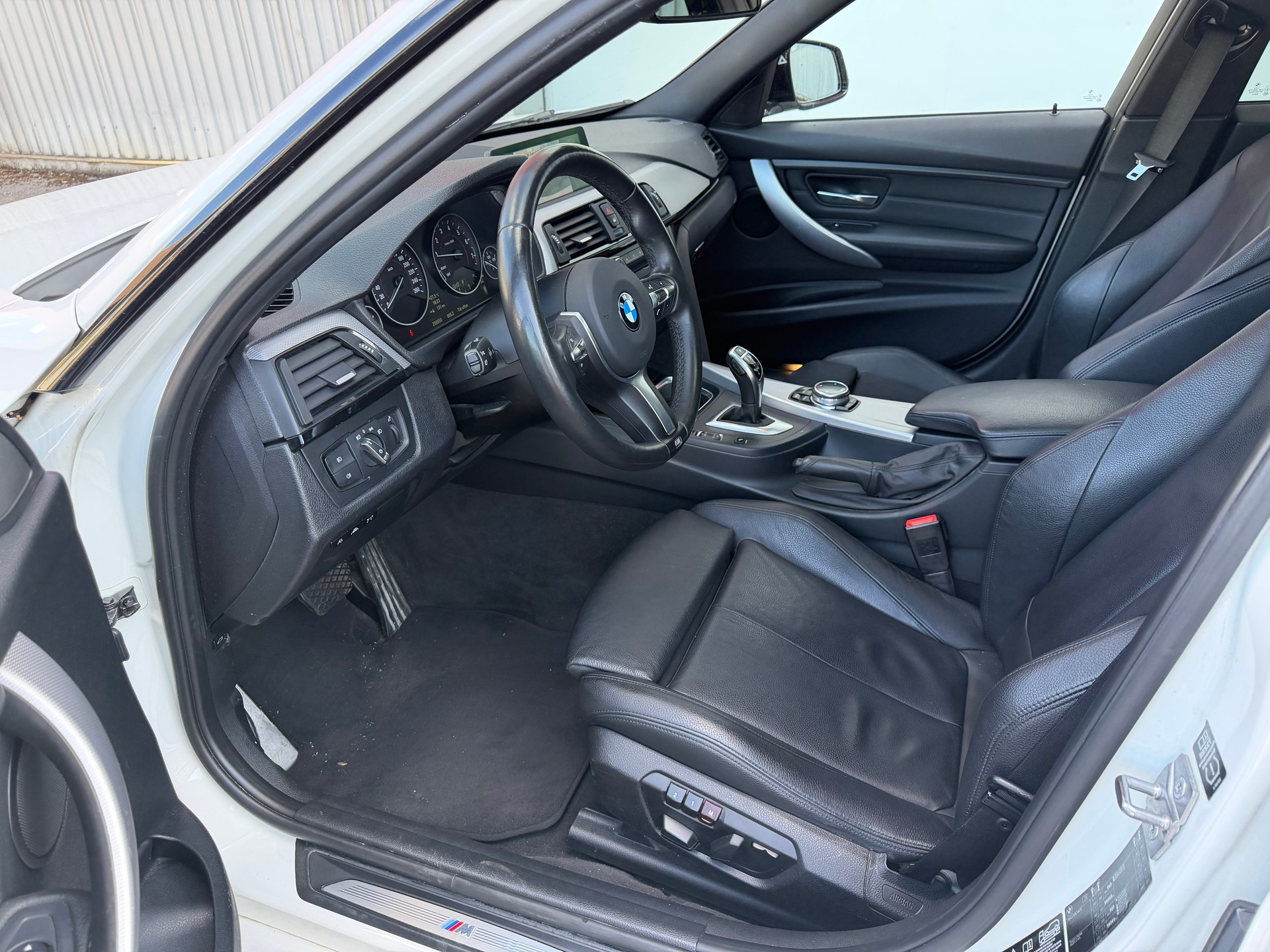 BMW 328i xDrive Touring Steptronic-image-8