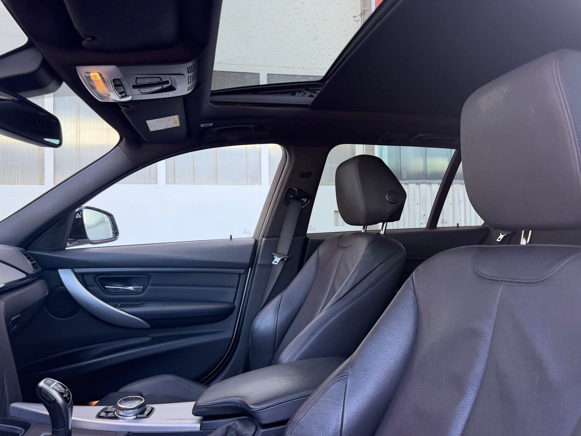 BMW 328i xDrive Touring Steptronic-image-9