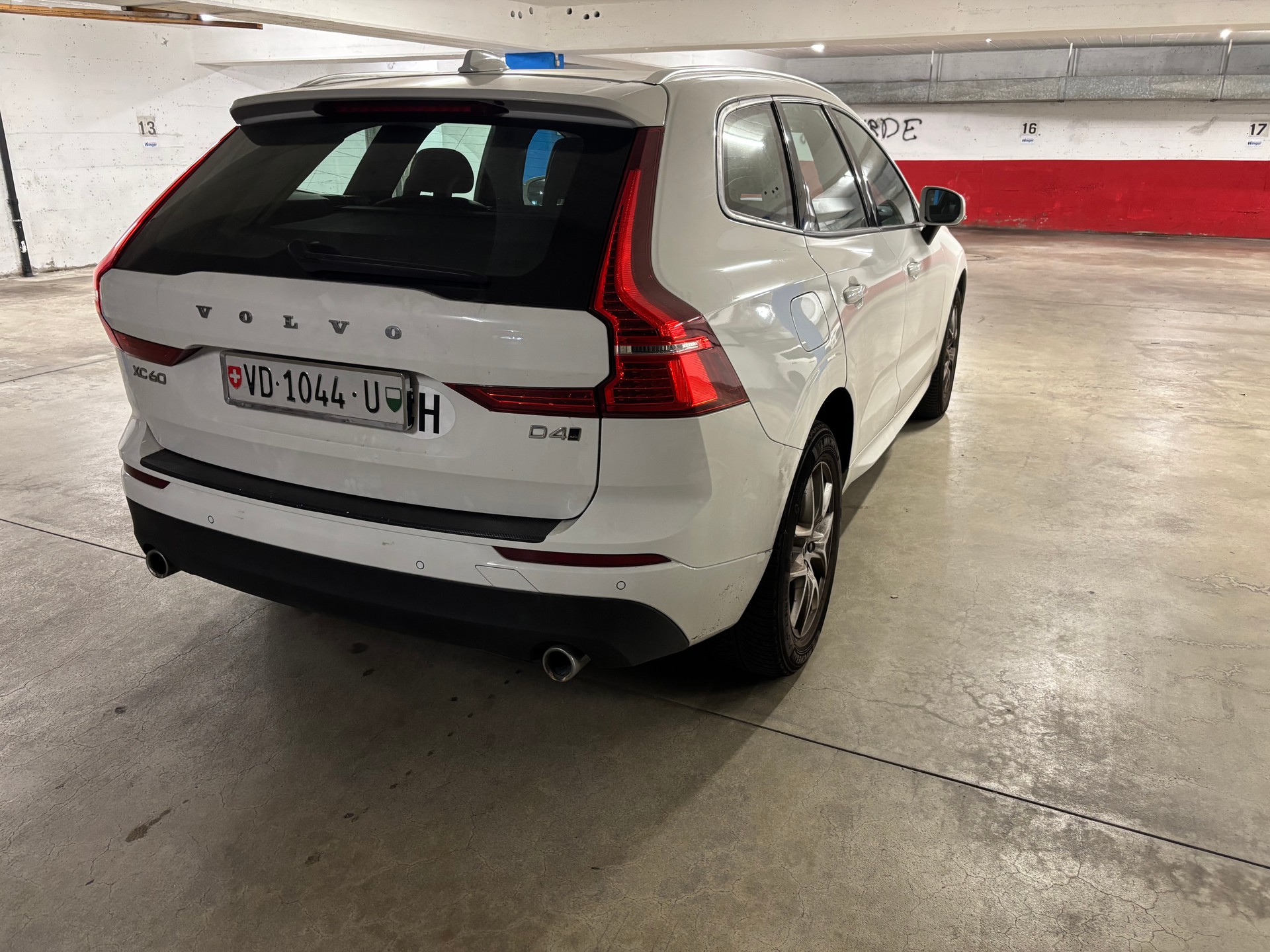 VOLVO XC60 D4 AWD Inscription Geartronic-image-4
