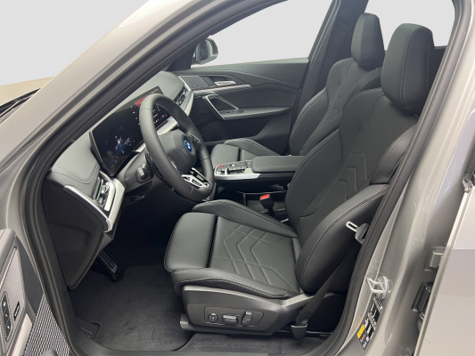 BMW iX1 eDrive 20 Ed. M Sport-image-8