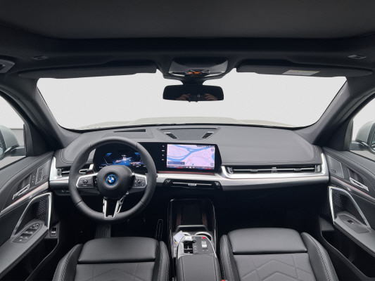 BMW iX1 eDrive 20 Ed. M Sport-image-10
