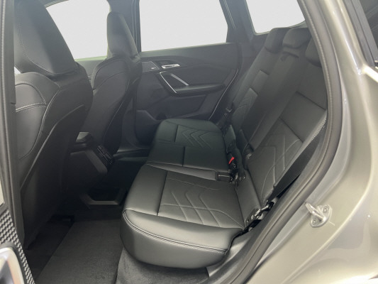 BMW iX1 eDrive 20 Ed. M Sport-image-9