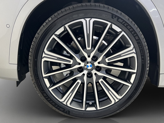 BMW iX1 eDrive 20 Ed. M Sport-image-7