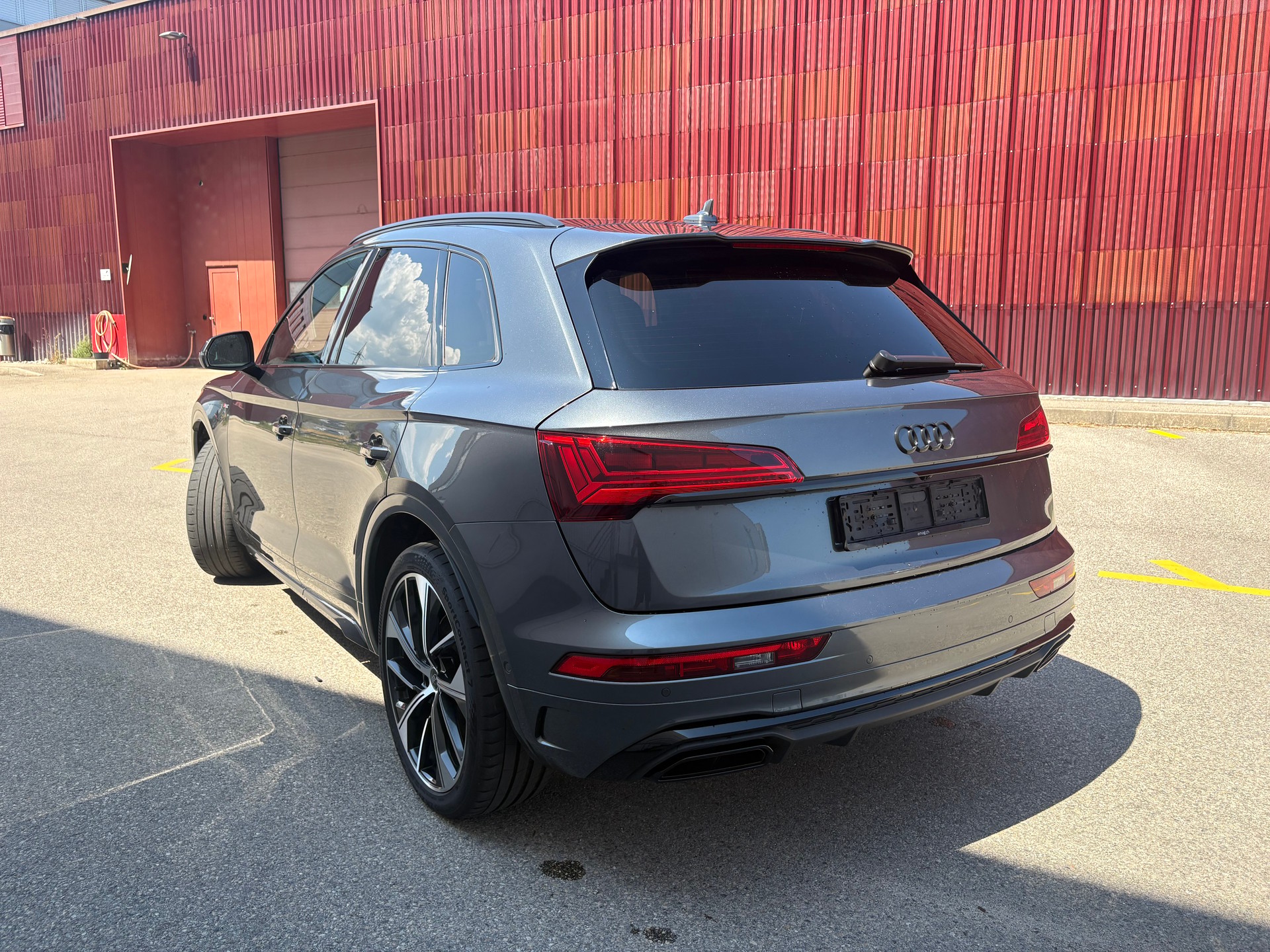 AUDI Q5 40 TDI S-line quattro S-tronic-image-1