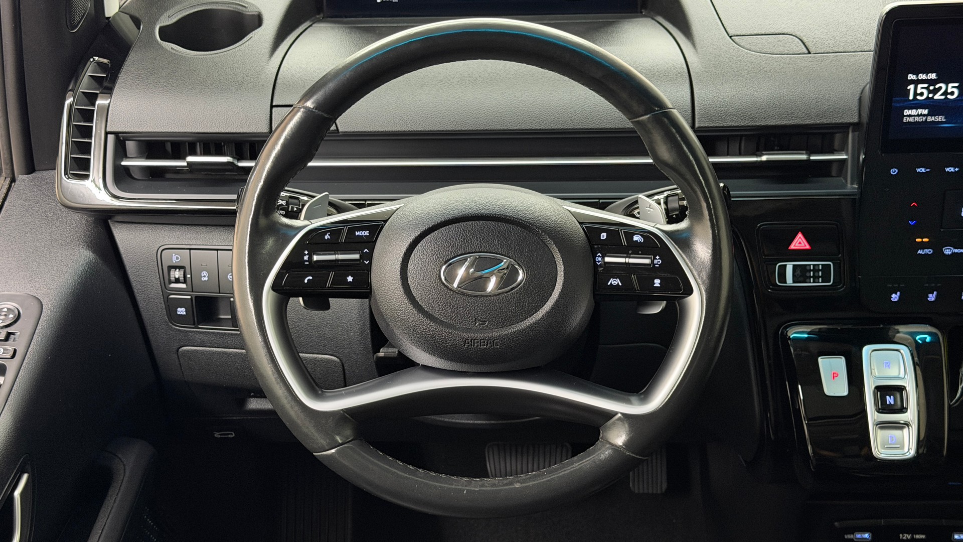 HYUNDAI Staria Premium 2.2 CRDi Vertex 4WD A-image-9