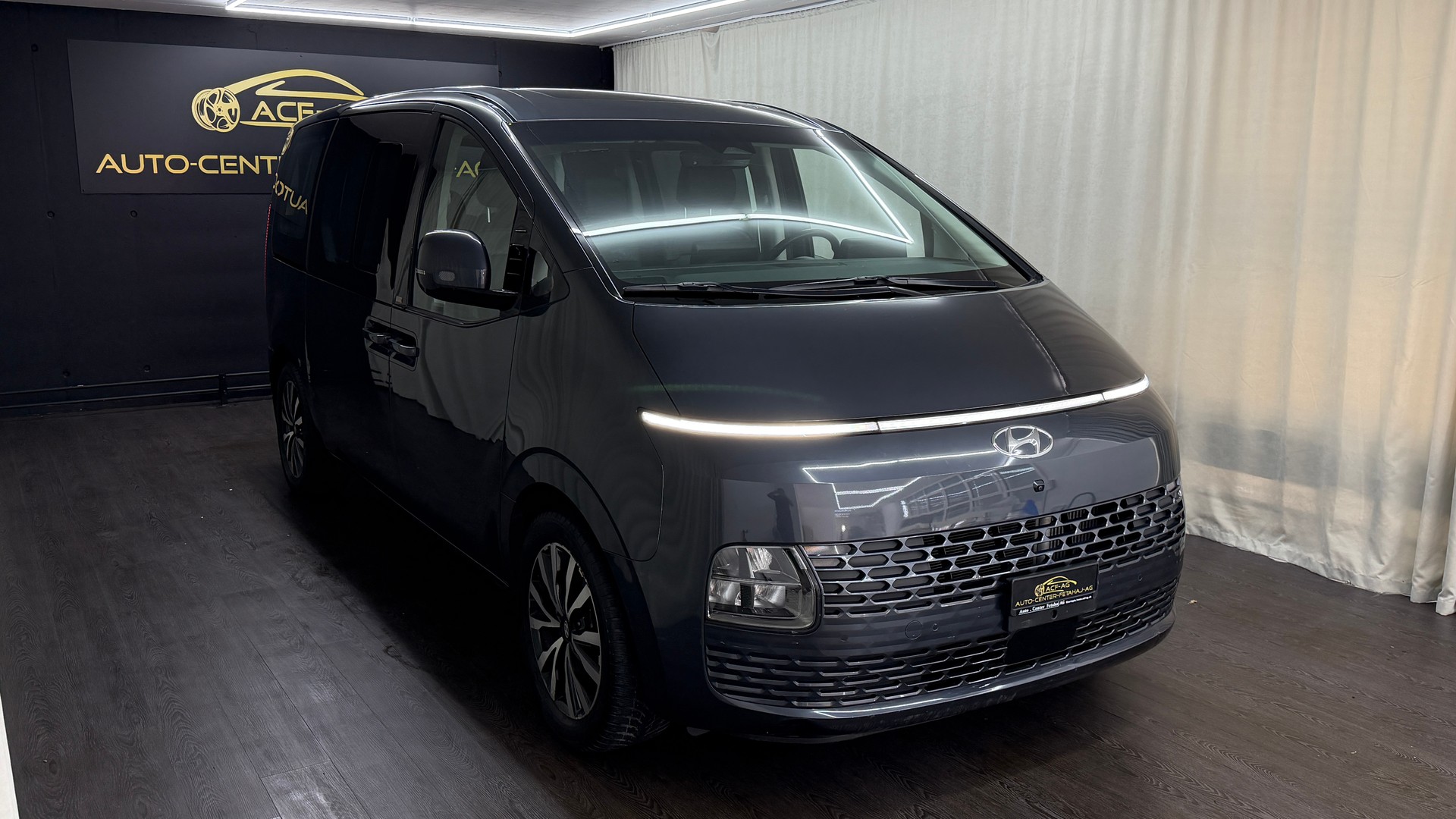 HYUNDAI Staria Premium 2.2 CRDi Vertex 4WD A-image-2