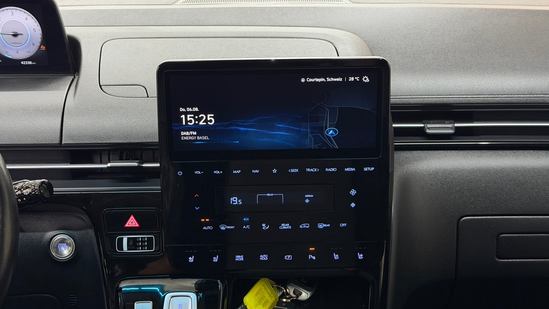 HYUNDAI Staria Premium 2.2 CRDi Vertex 4WD A-image-11