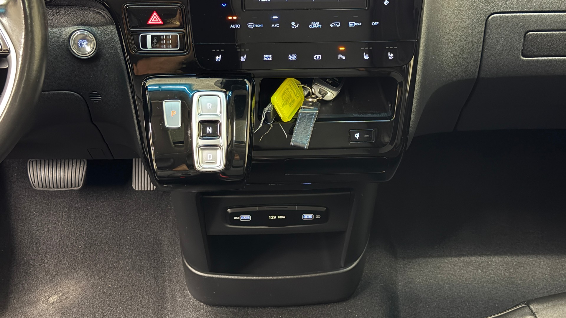 HYUNDAI Staria Premium 2.2 CRDi Vertex 4WD A-image-12