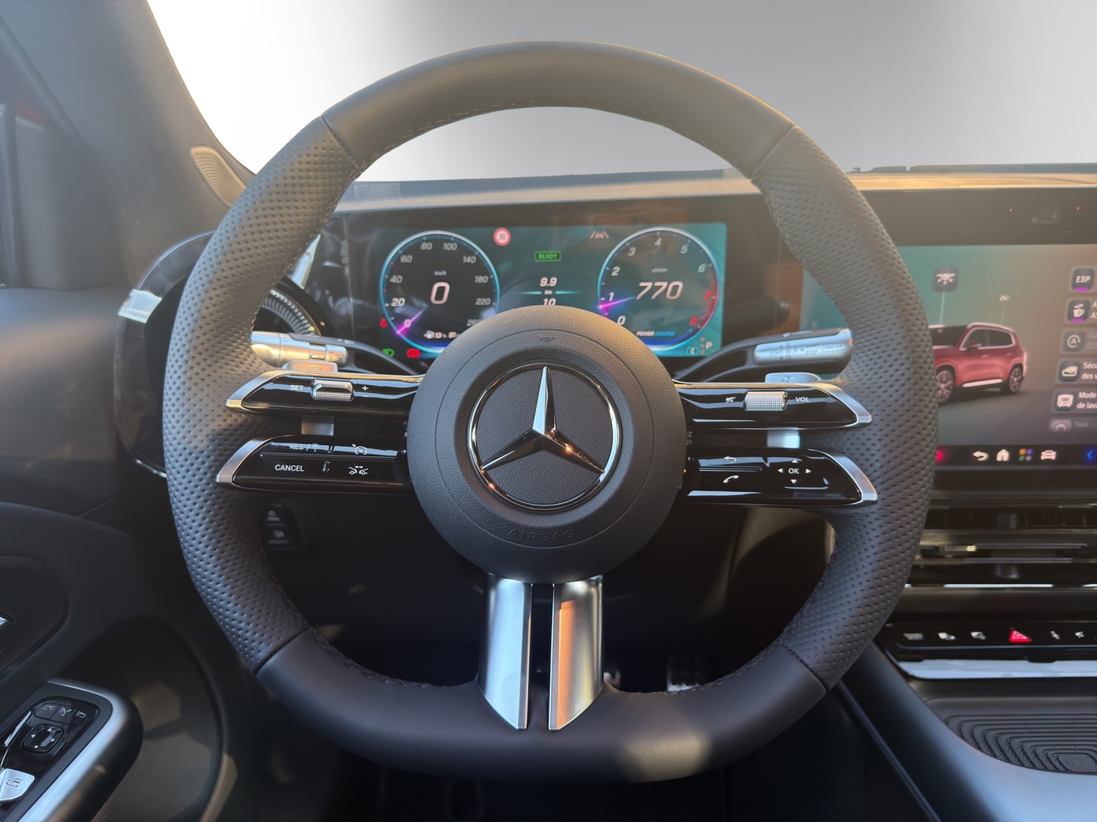 MERCEDES-BENZ GLB 200 4Matic 8G-Tronic-image-14