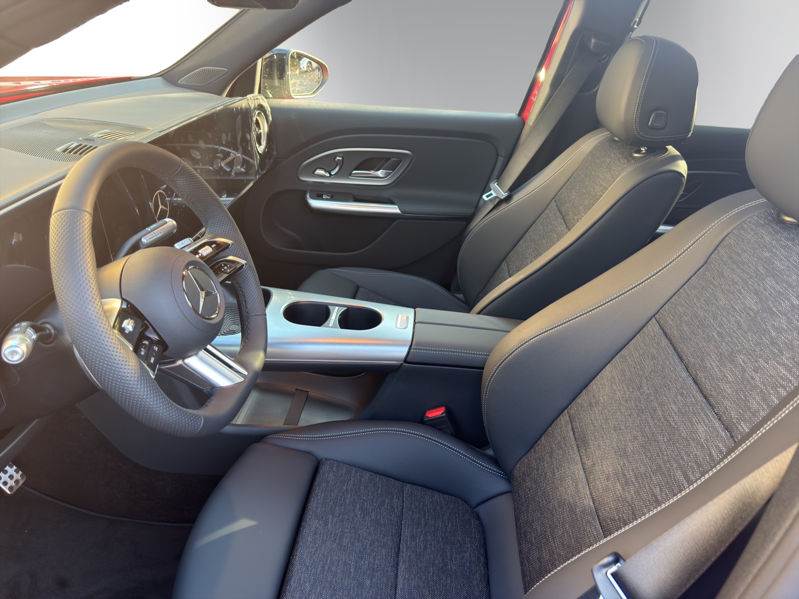 MERCEDES-BENZ GLB 200 4Matic 8G-Tronic-image-9