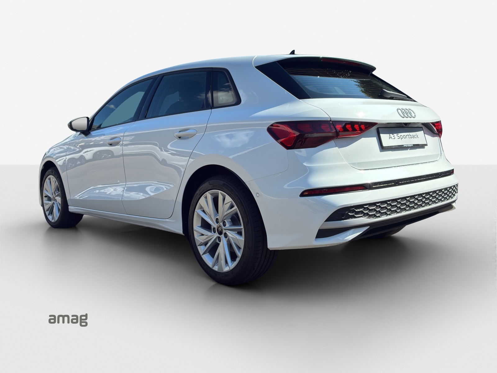 AUDI A3 Sportback TFSI 110 kW Attraction S tronic-image-2