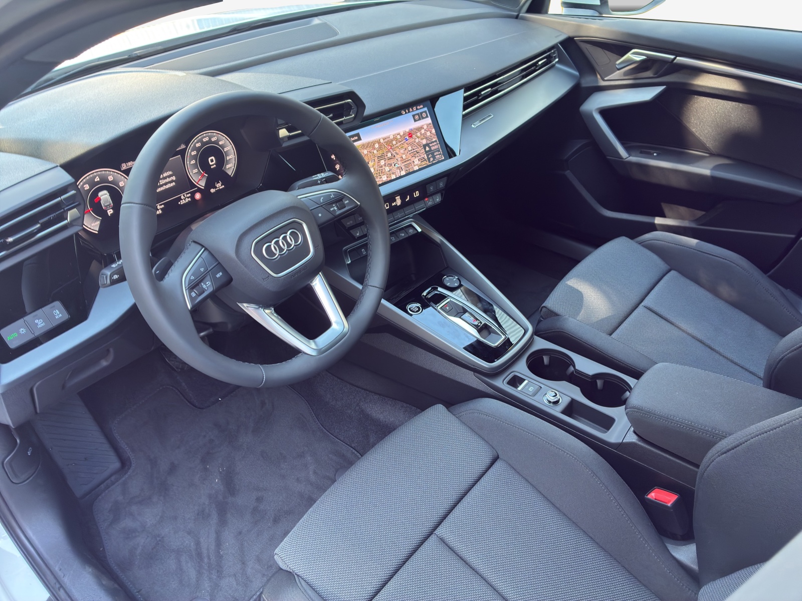 AUDI A3 Sportback TFSI 110 kW Attraction S tronic-image-13