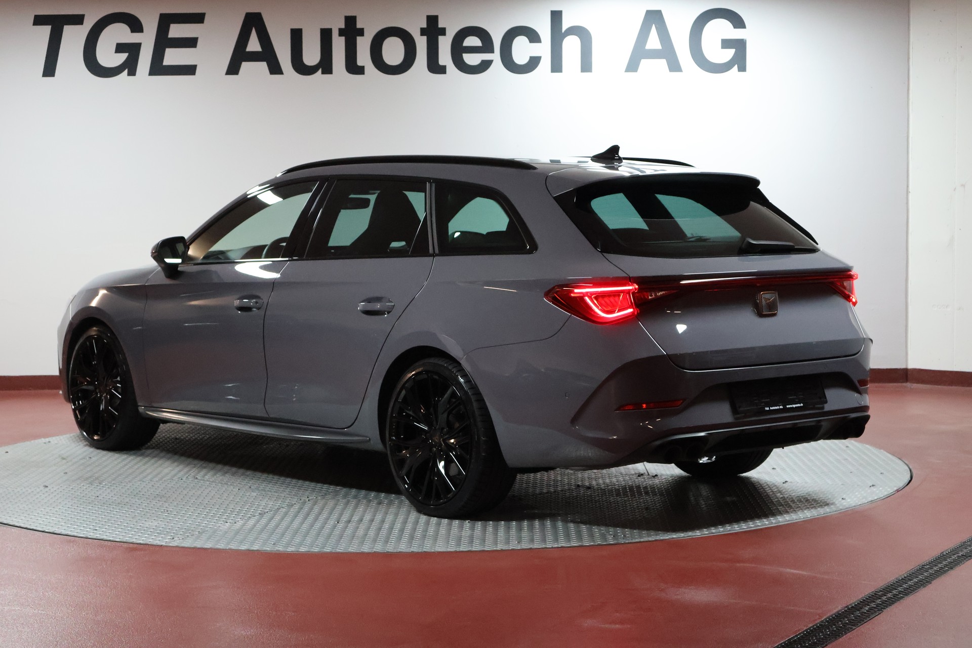 CUPRA LEON ST 2.0 TSI VZ DSG 4Drive-image-19