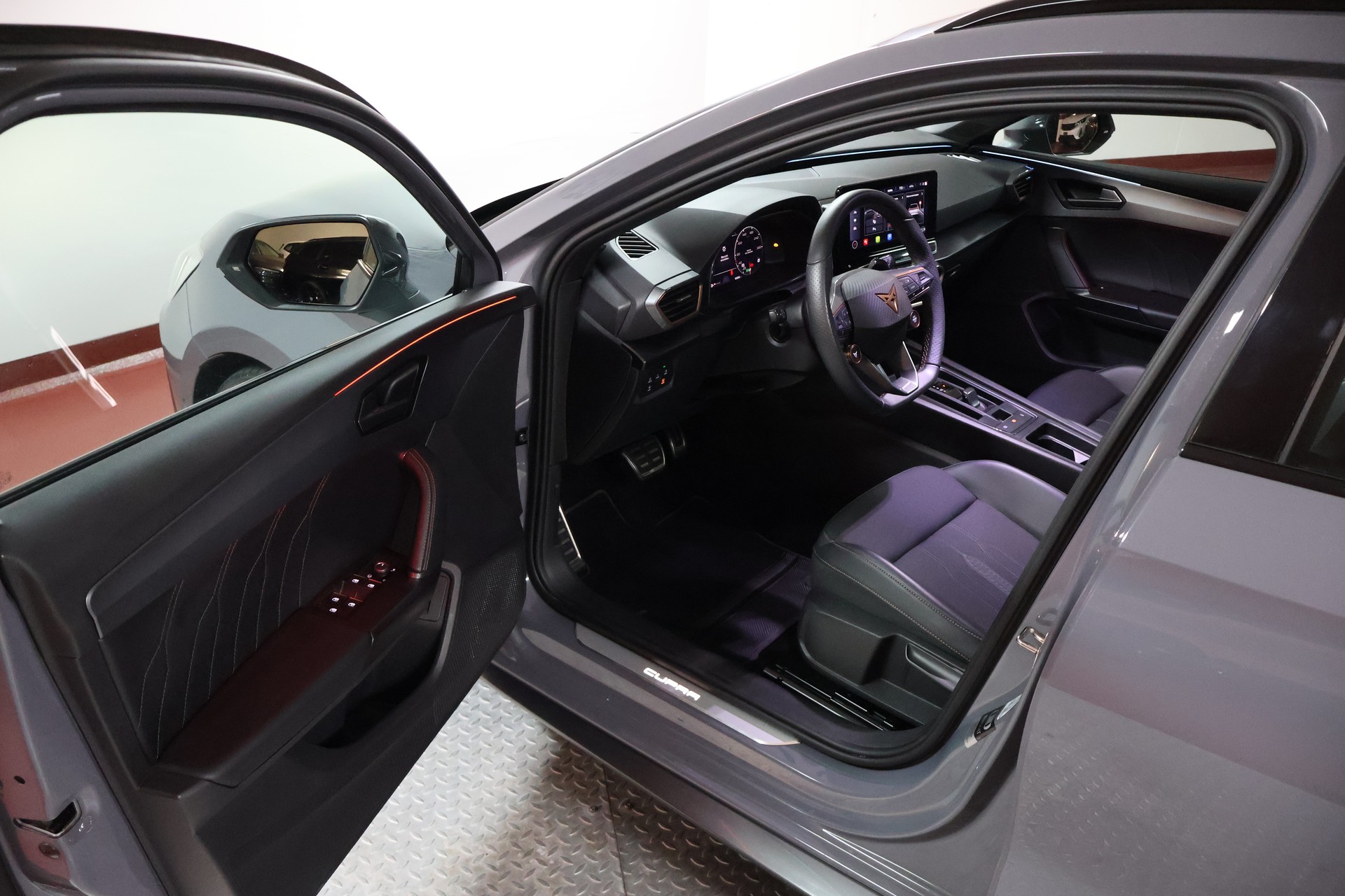 CUPRA LEON ST 2.0 TSI VZ DSG 4Drive-image-4