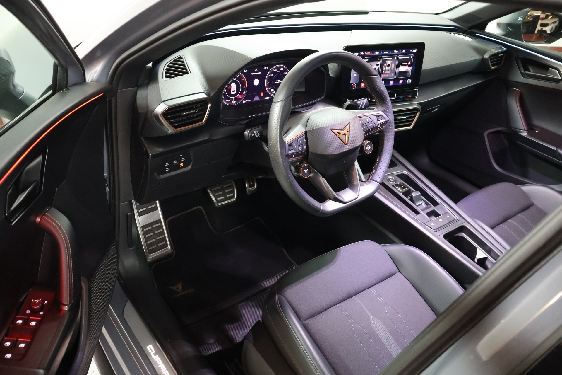 CUPRA LEON ST 2.0 TSI VZ DSG 4Drive-image-6