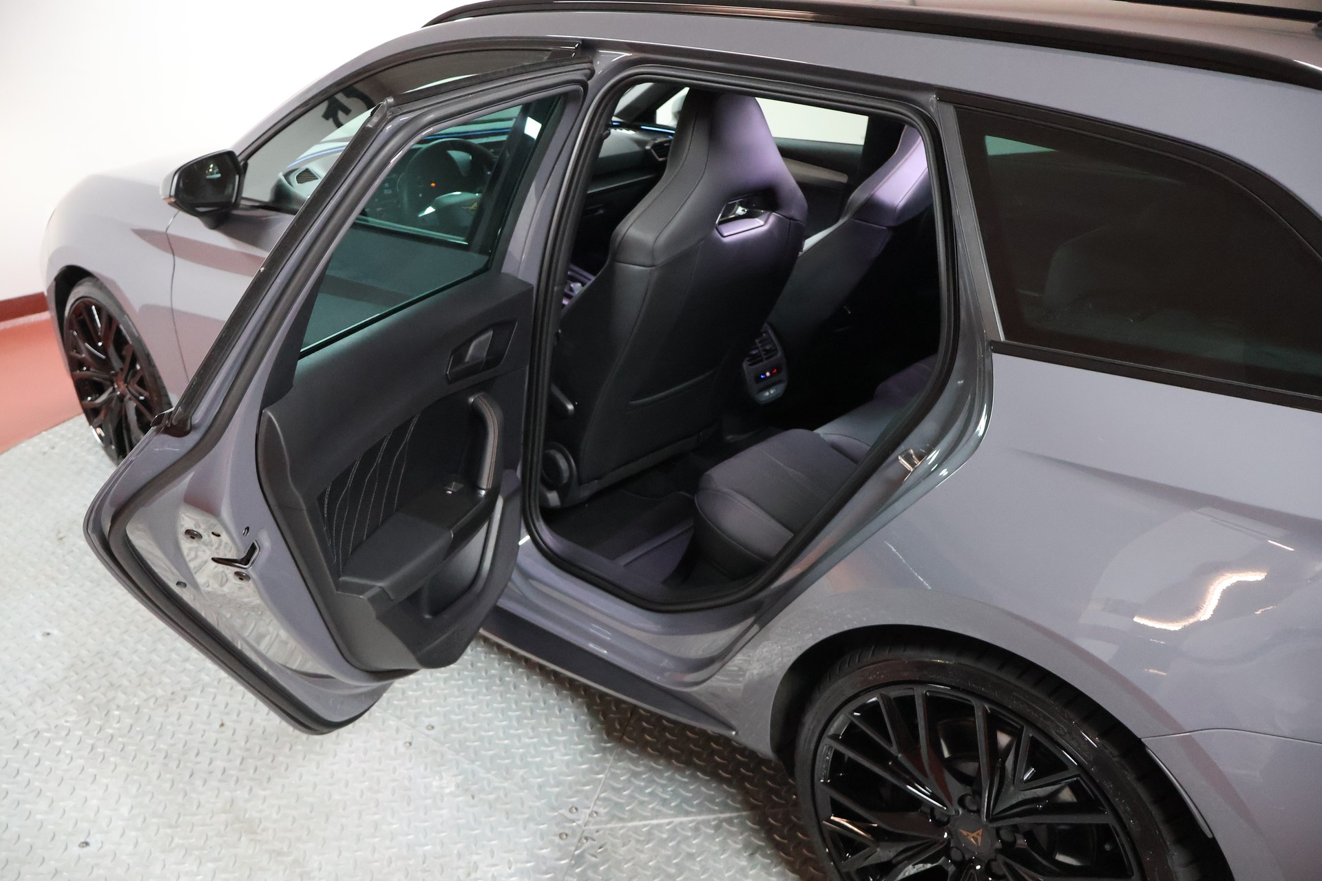 CUPRA LEON ST 2.0 TSI VZ DSG 4Drive-image-17