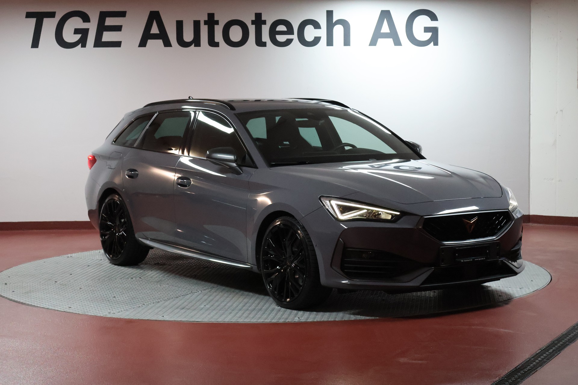 CUPRA LEON ST 2.0 TSI VZ DSG 4Drive-showroom-element-2
