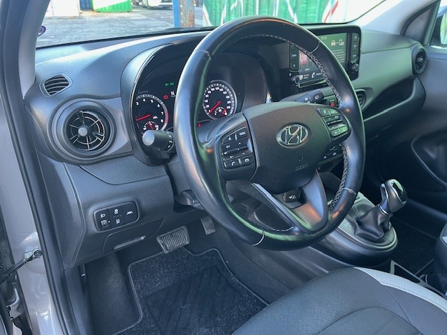HYUNDAI i10 1.2 Launch Plus Automat-image-9