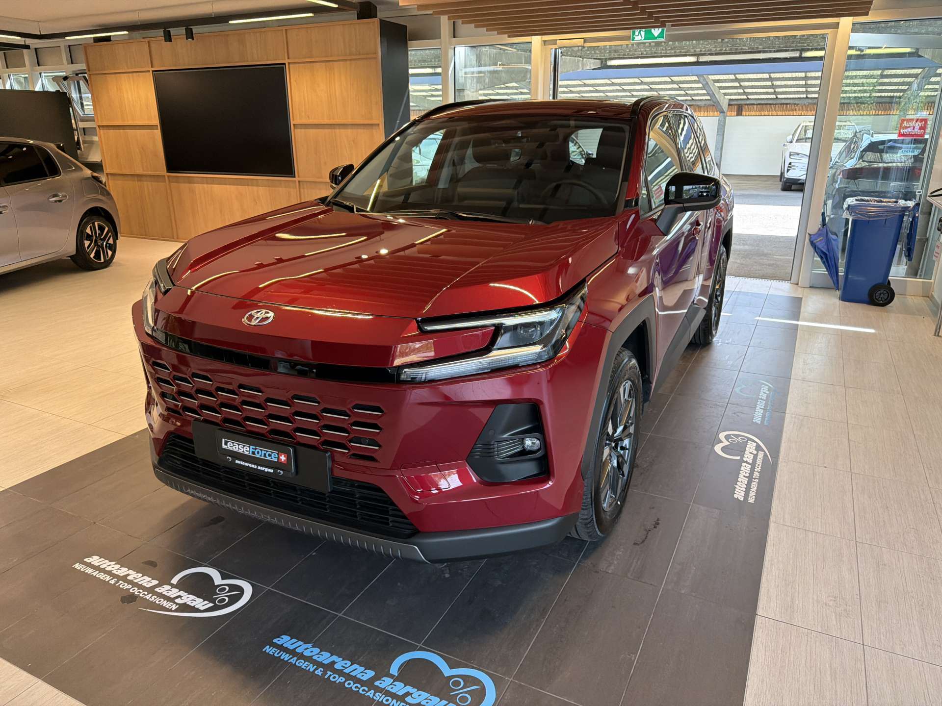 TOYOTA RAV-4 2.5 HSD Trend e-CVT AWD NEUES MODELL Automat-image-0