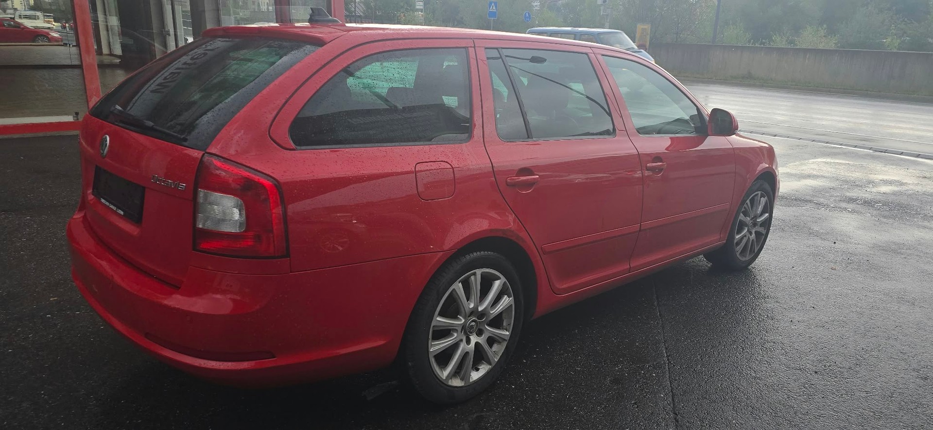 SKODA Octavia Combi 2.0 TSI RS DSG-image-4