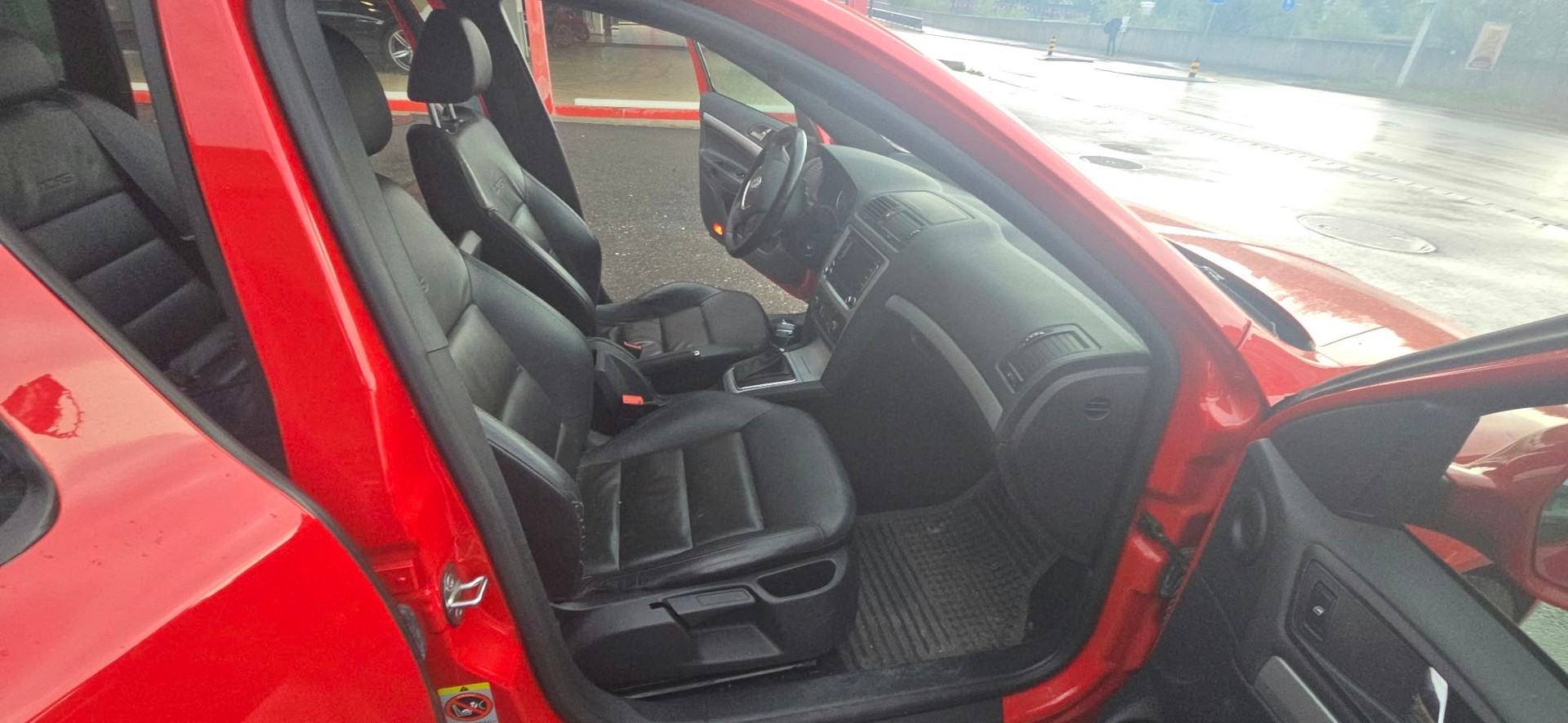 SKODA Octavia Combi 2.0 TSI RS DSG-image-9
