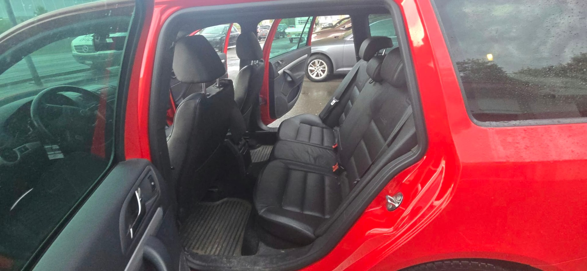 SKODA Octavia Combi 2.0 TSI RS DSG-image-8