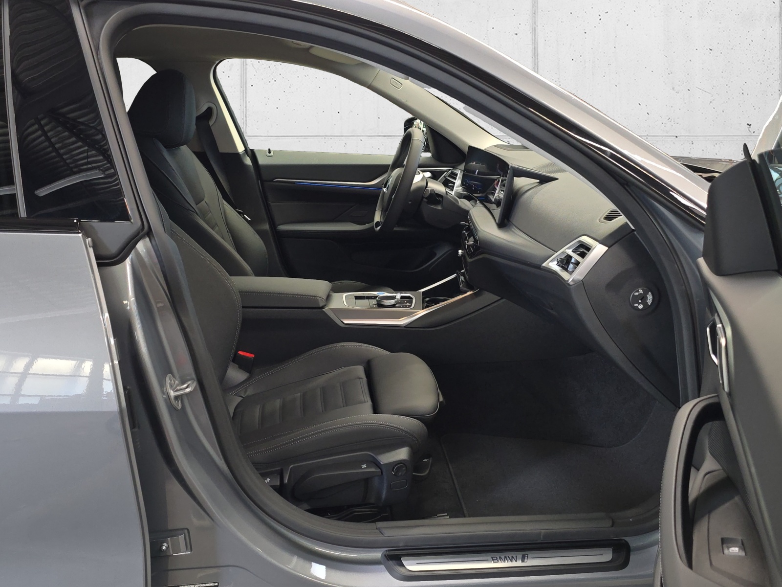 BMW i4 xDrive 40-image-10