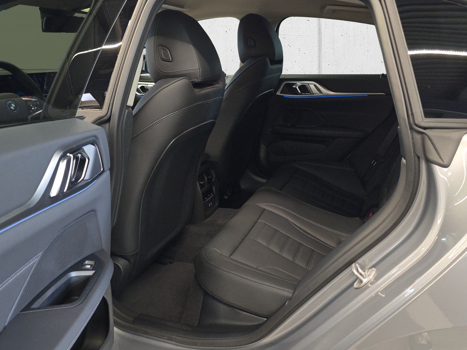 BMW i4 xDrive 40-image-18