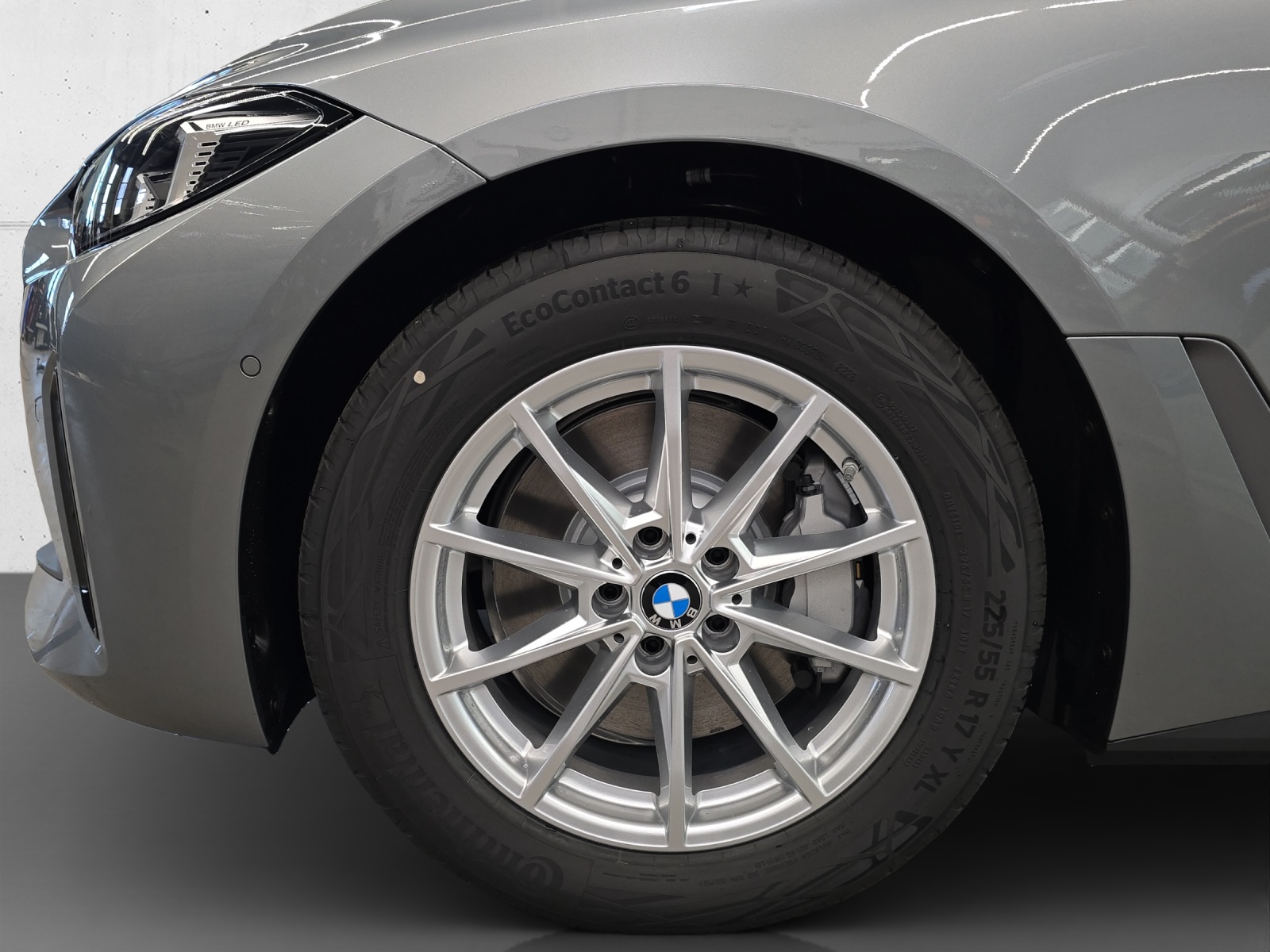BMW i4 xDrive 40-image-8