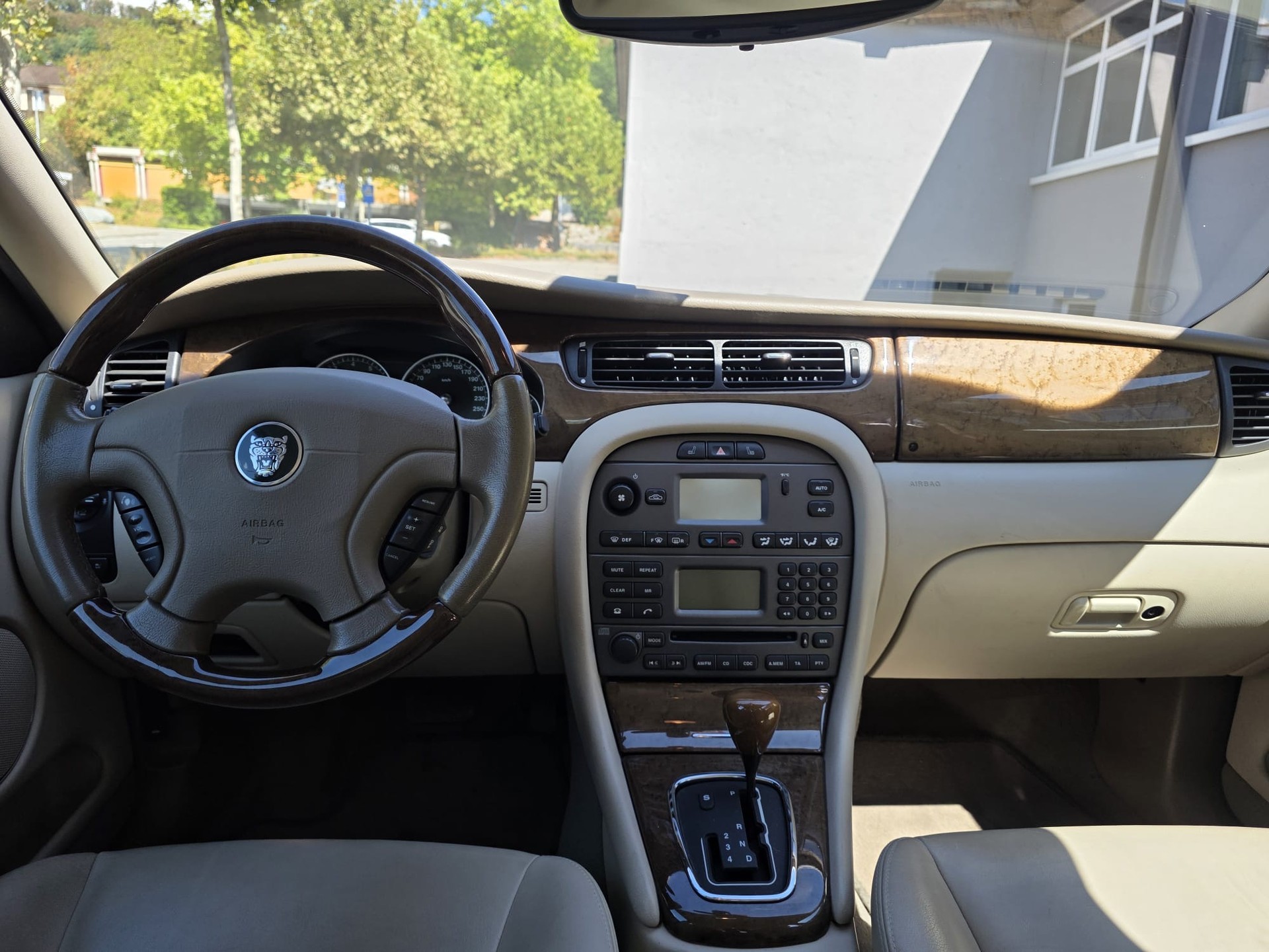 JAGUAR X-Type 3.0 V6 Traction4 Executive-image-10