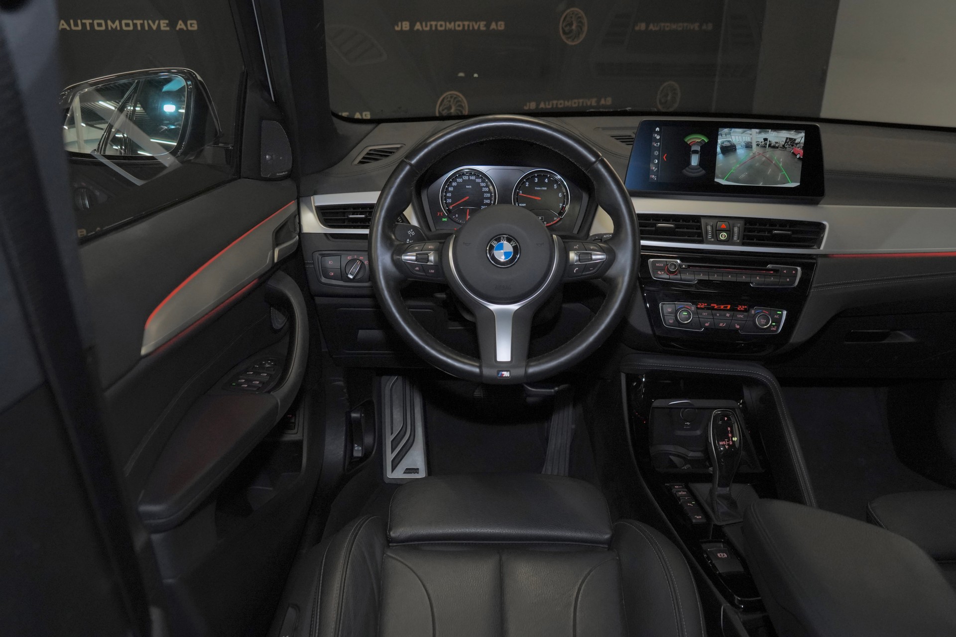 BMW X1 xDrive 20i M Sport Steptronic * Head Up Display, Rückfahrtkamera, Abstandsregler, Spurassistent, Panorama-Glasdach *-image-2