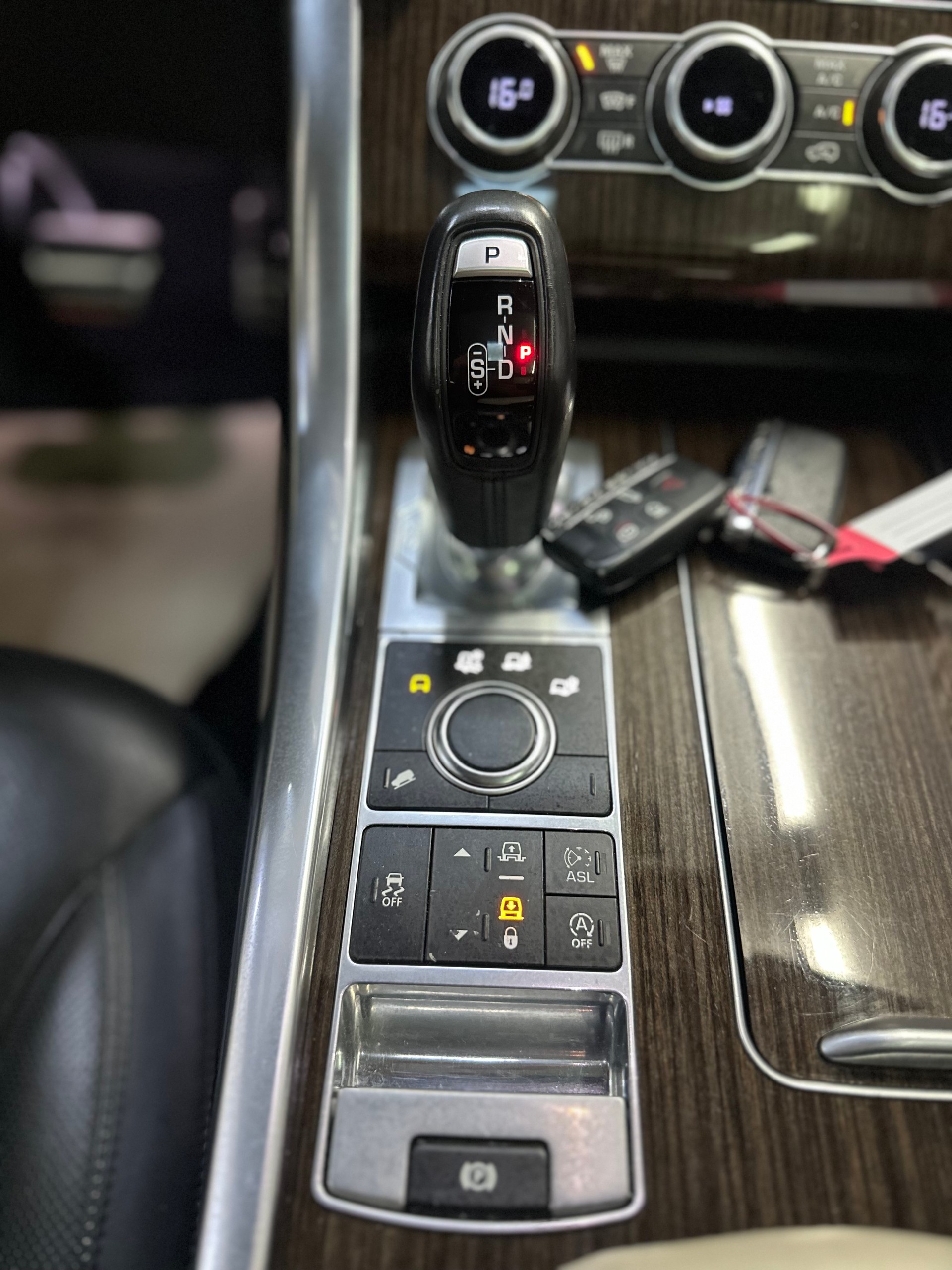 LAND ROVER Range Rover Sport 3.0 V6 SC SE Automatic-image-13