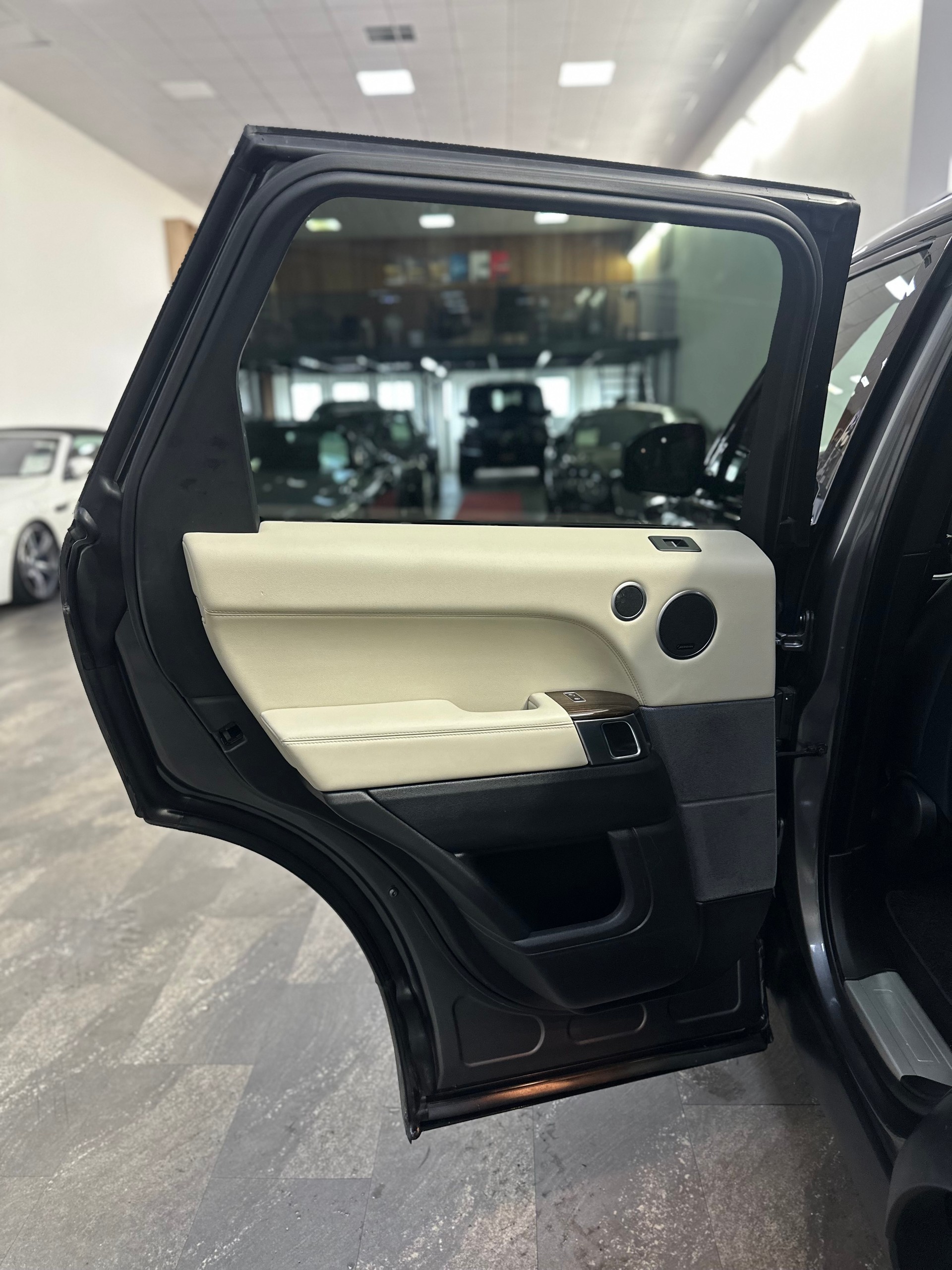 LAND ROVER Range Rover Sport 3.0 V6 SC SE Automatic-image-22
