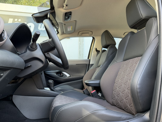 TOYOTA Yaris Cr. 1.5 Eleg. AWD A-image-6