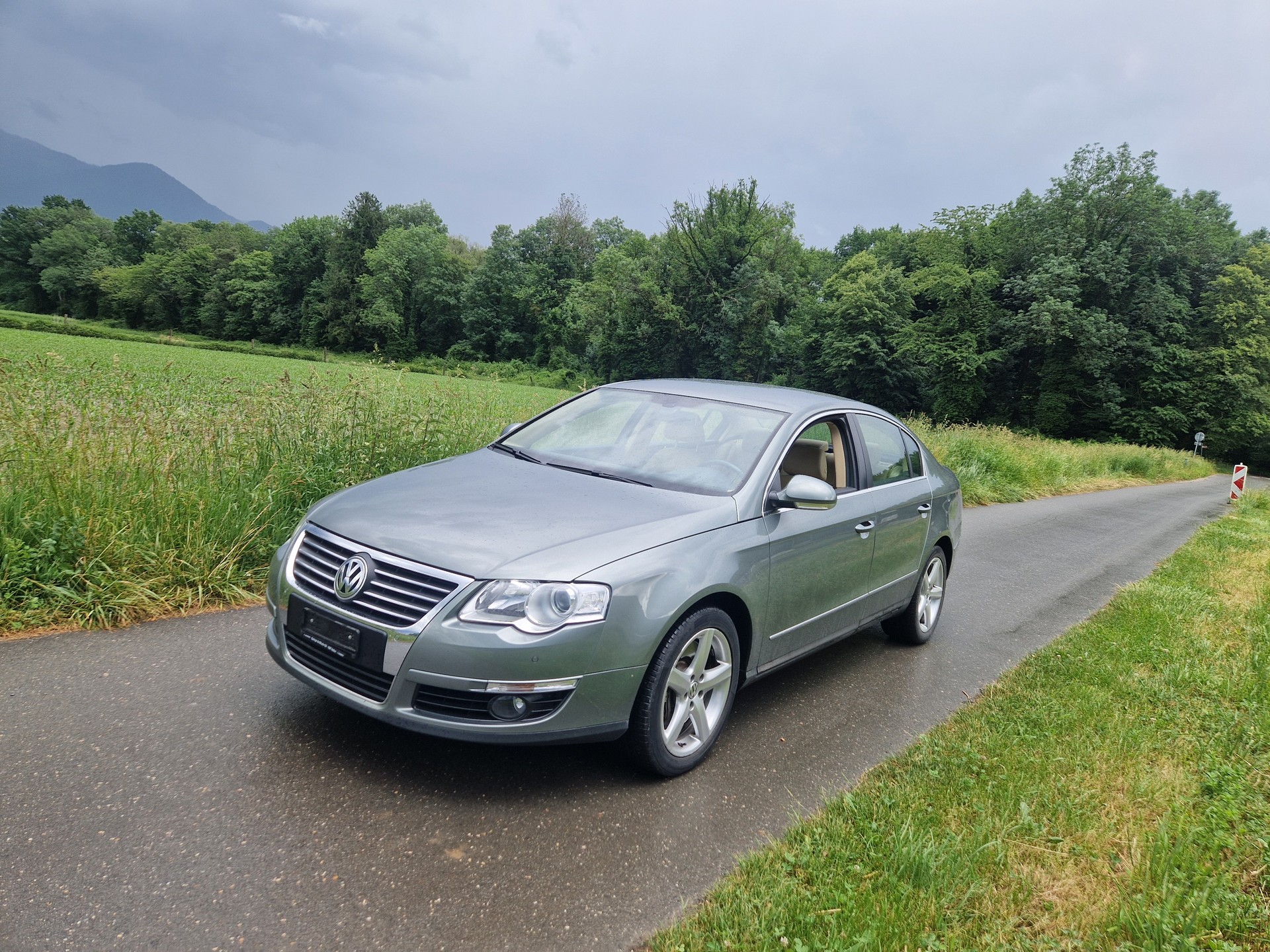 VW Passat 3.2 V6 FSI Comfortline 4Motion-image-0