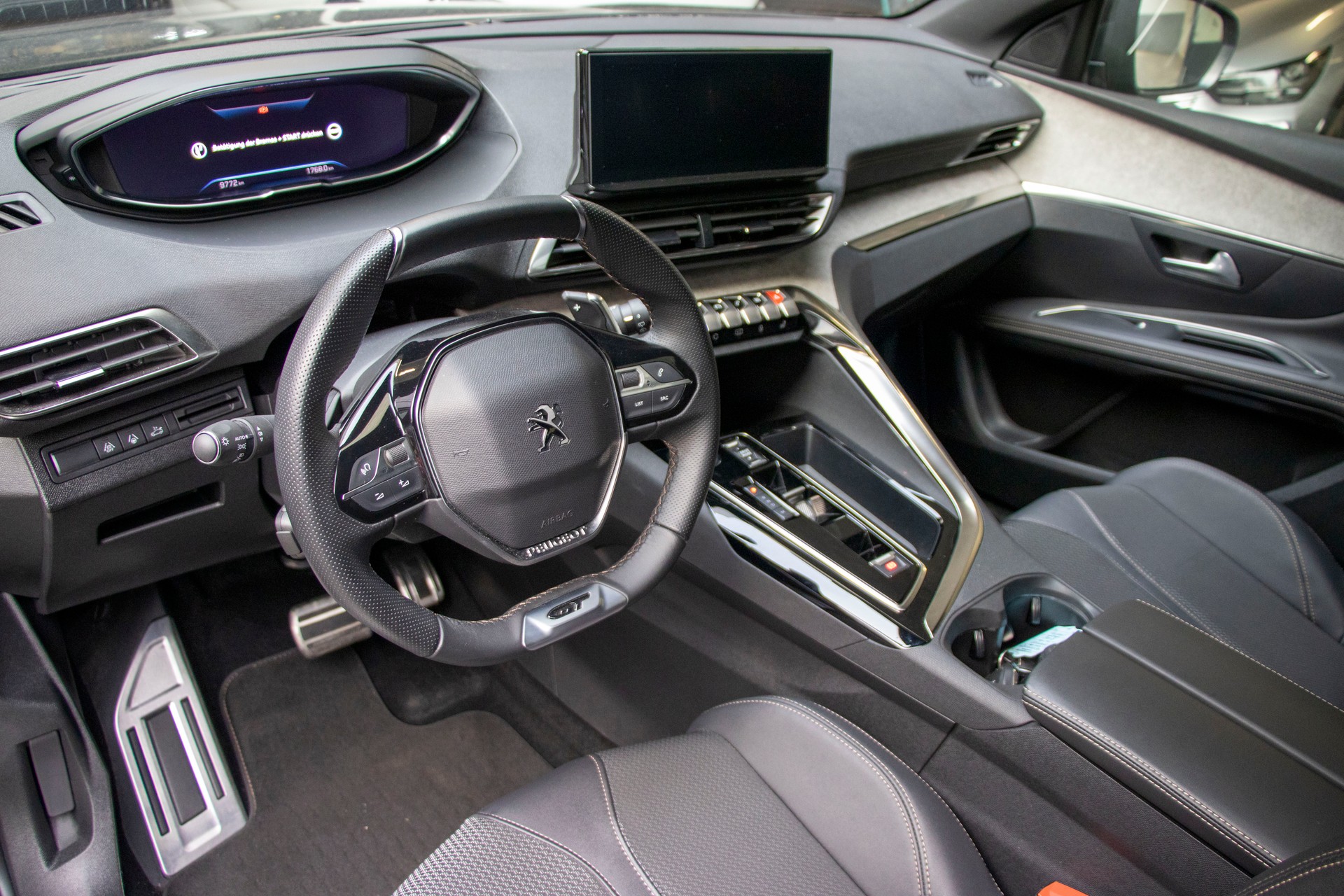 PEUGEOT 3008 1.2 PureTech GT EAT8-image-5