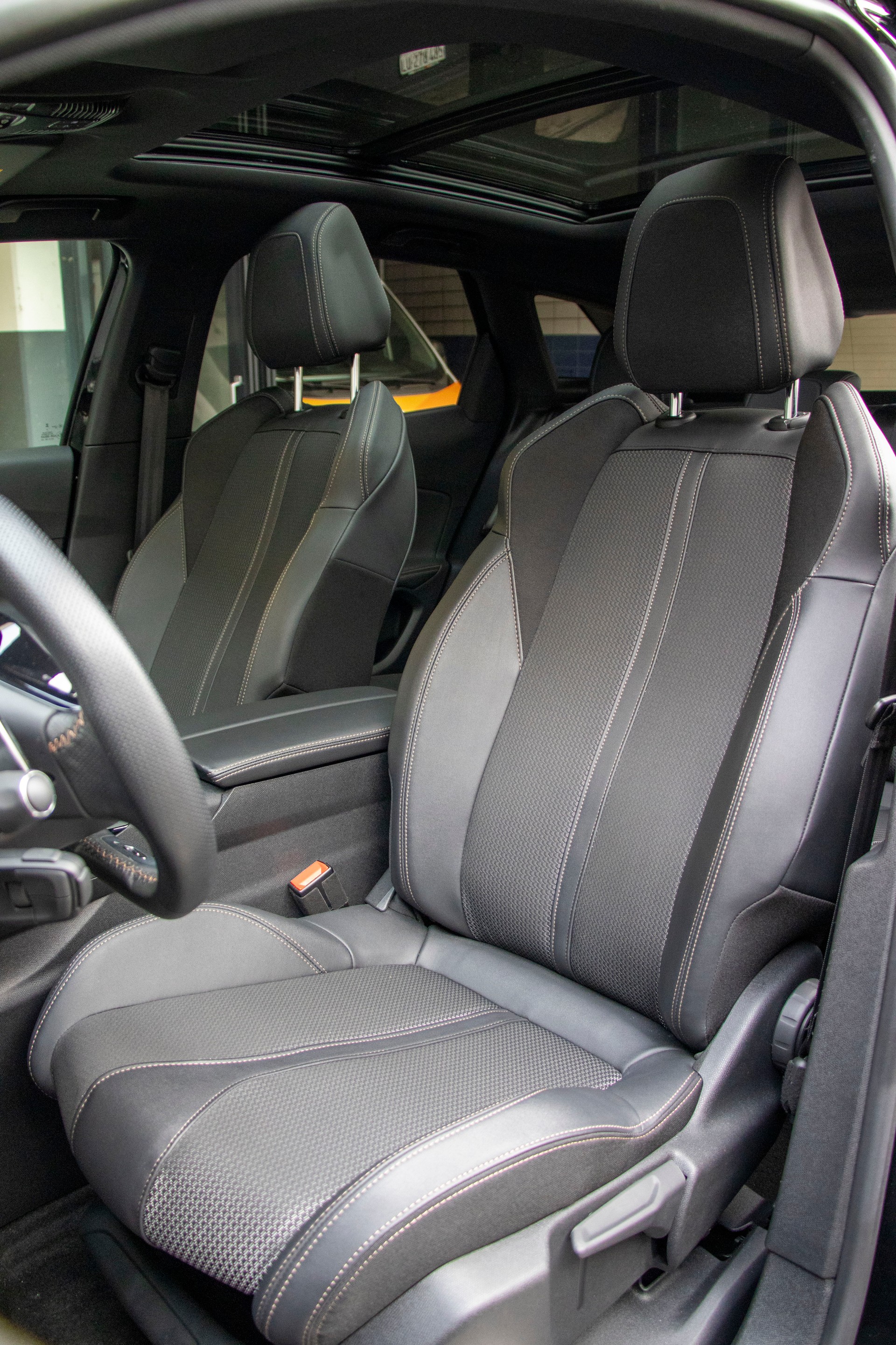 PEUGEOT 3008 1.2 PureTech GT EAT8-image-4
