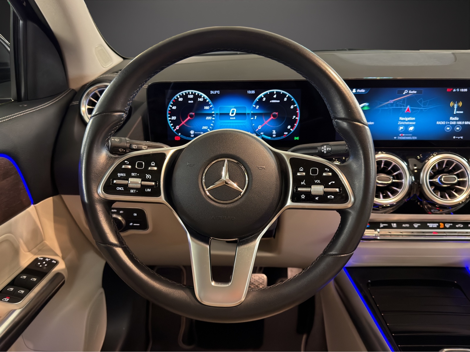 MERCEDES-BENZ GLA 250 Progressive 8G-DCT-image-12